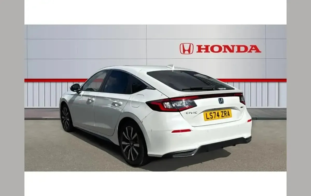 Used Honda Civic Elegance 140 HP (102 kW) 2024 White Hatchback