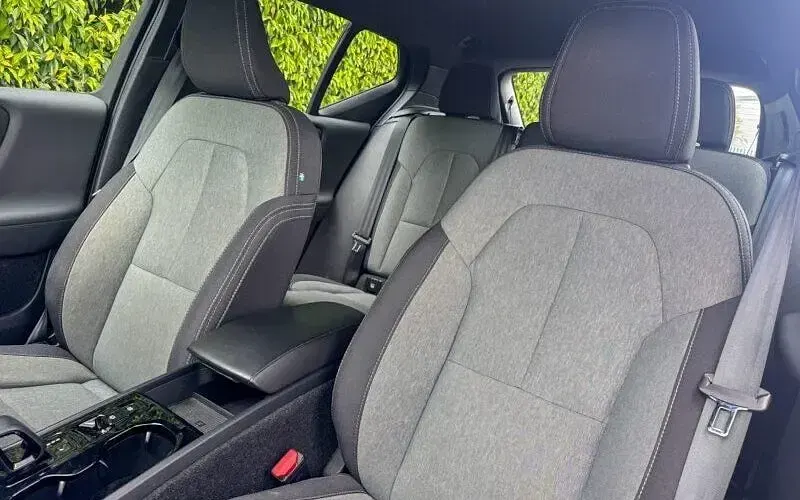 Używany Volvo XC40 Plus 211 KM (155 kW) 2023 SUV