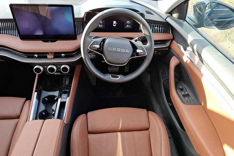 Used Skoda Superb SE L 190 HP (139 kW) 2025 Black Hatchback