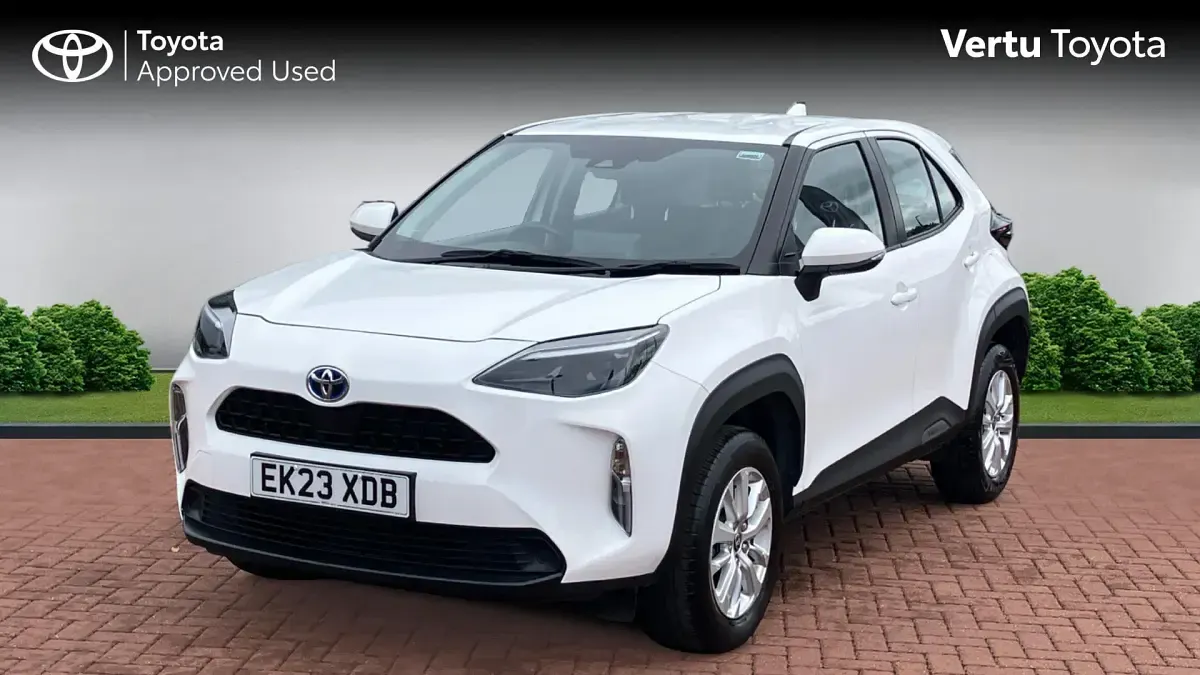 Used Toyota Yaris Hybrid 116 HP (85 kW) 2023 Pure white Estate