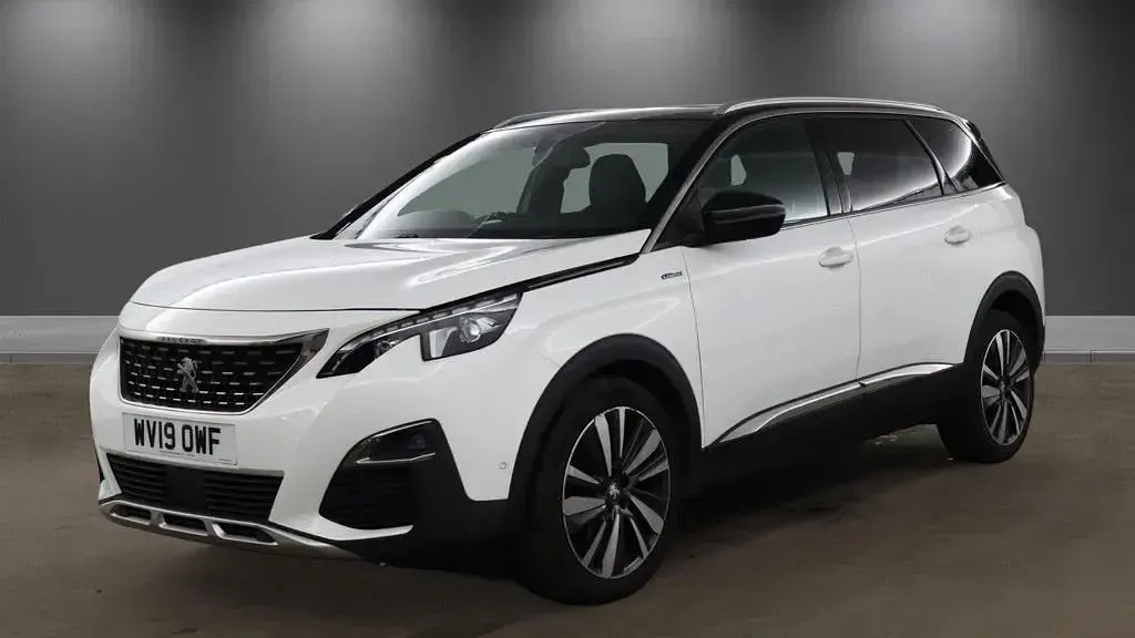 Usado Peugeot 5008 Premium 130 HP (95 kW) 2019 Branco SUV