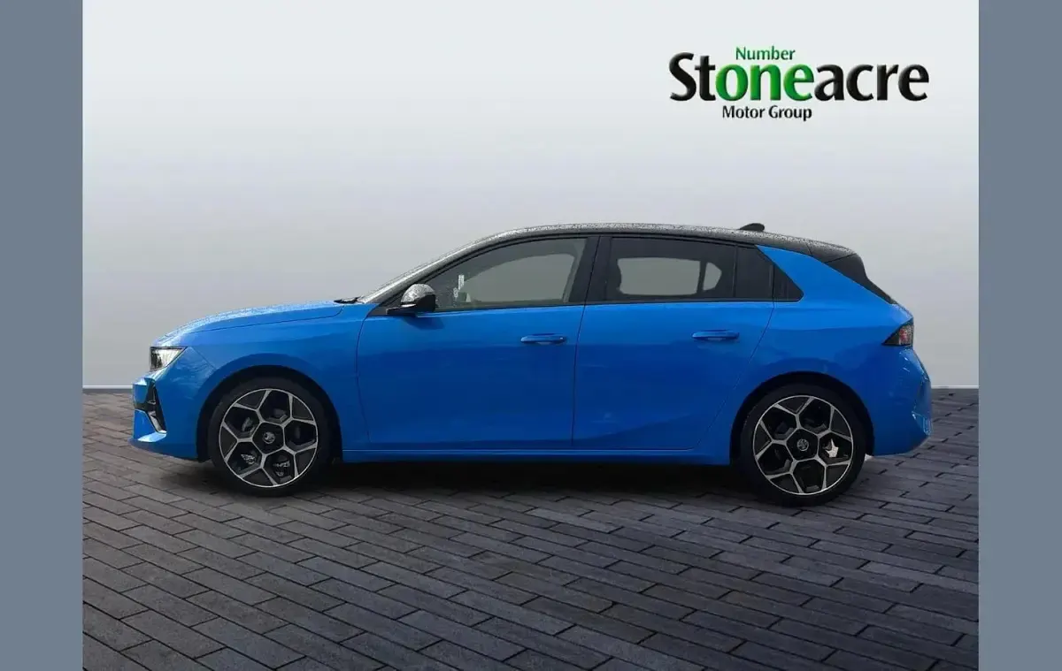 Używany Vauxhall Astra Ultimate 130 KM (95 kW) 2025 Niebieski Hatchback