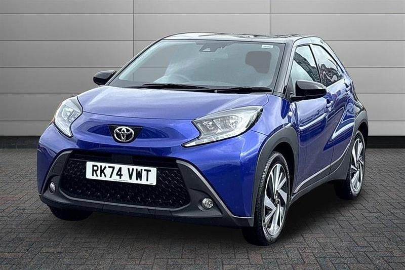 Used Toyota Aygo X 72 HP (52 kW) 2024 Persian salt with black SUV