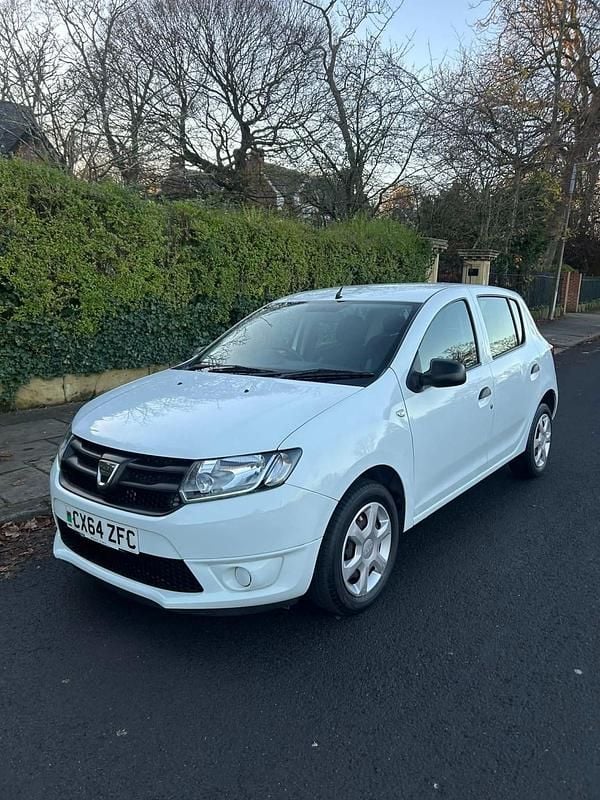 White Used 2014 Dacia Sandero Ambiance Hatchback | £3,295 (Fair price) - Image 1/4
