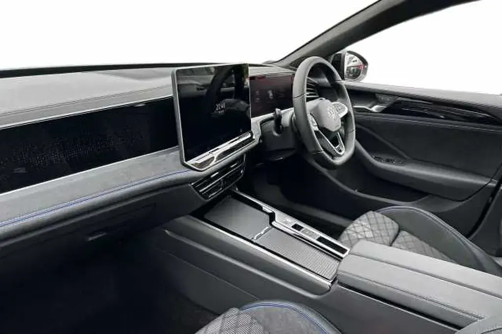 Ny VW Passat Black Edition 203 HK (149 kW) 2025 Svart Kombi