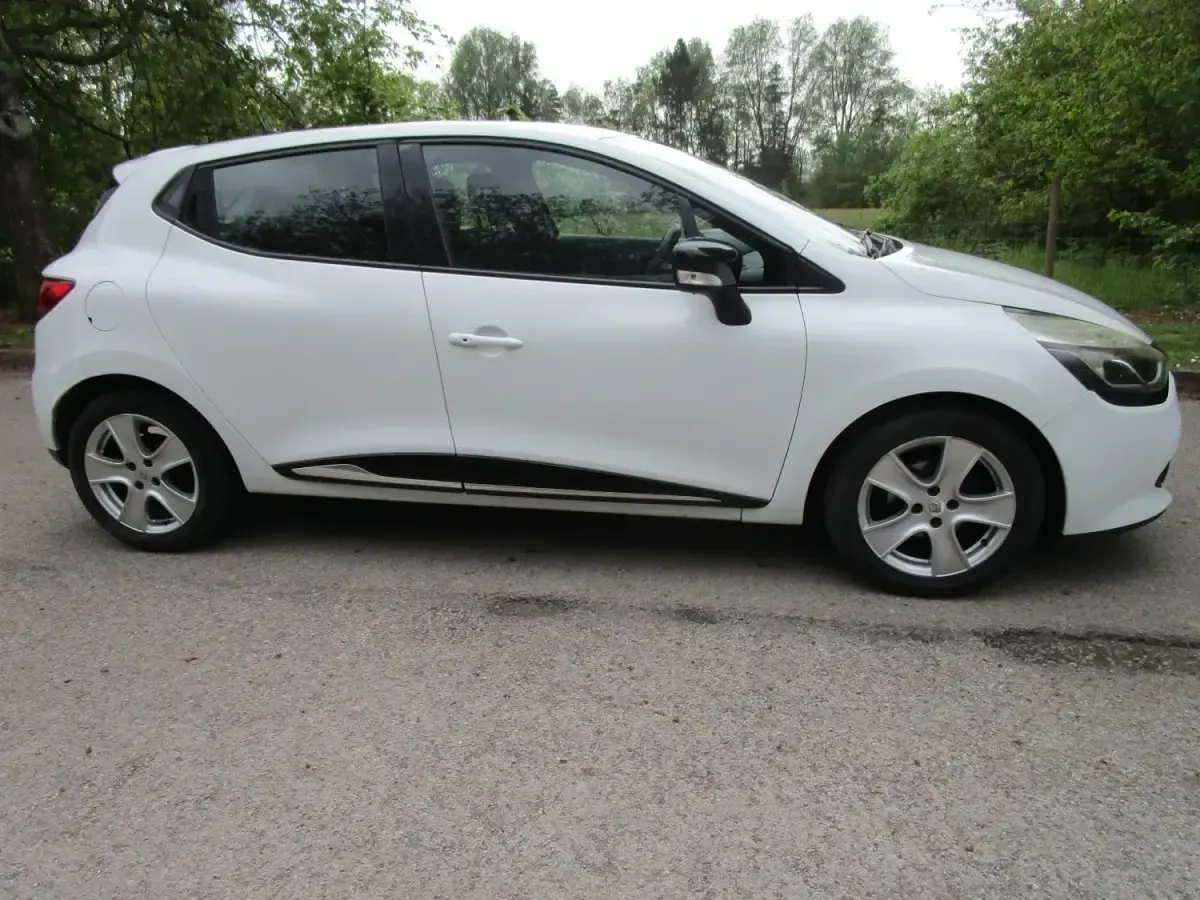 Usado Renault Clio IV Dynamique 75 HP (55 kW) 2014 Branco Citadino