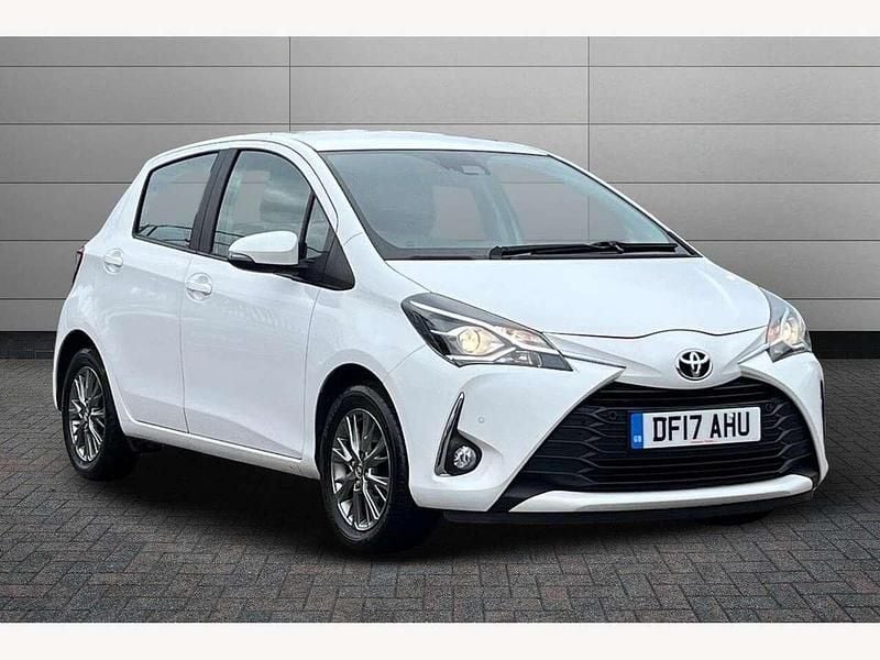 White Used 2017 Toyota Yaris Hatchback | £7,695 (Fair price) - Image 1/2