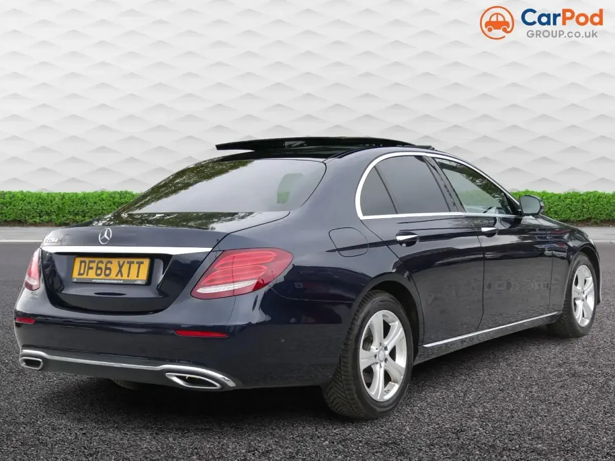 Usado Mercedes E220 Premium 2016 Azul Sedan
