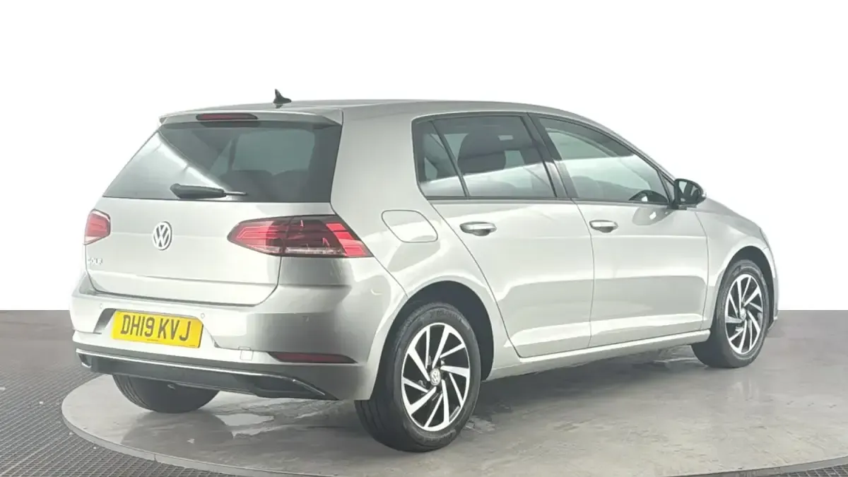 Used VW Golf VII Match 116 HP (85 kW) 2019 Silver Hatchback