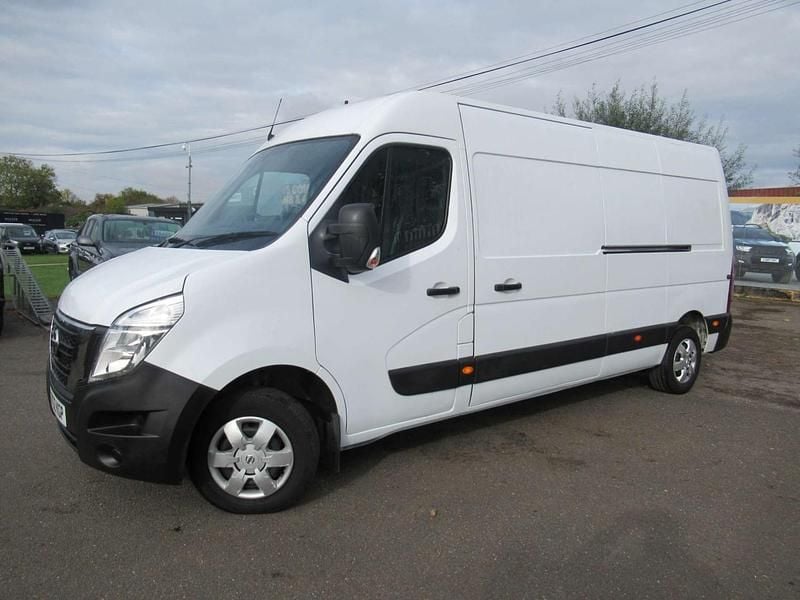 Used Nissan Interstar Acenta 135 HP (99 kW) 2022 White Van