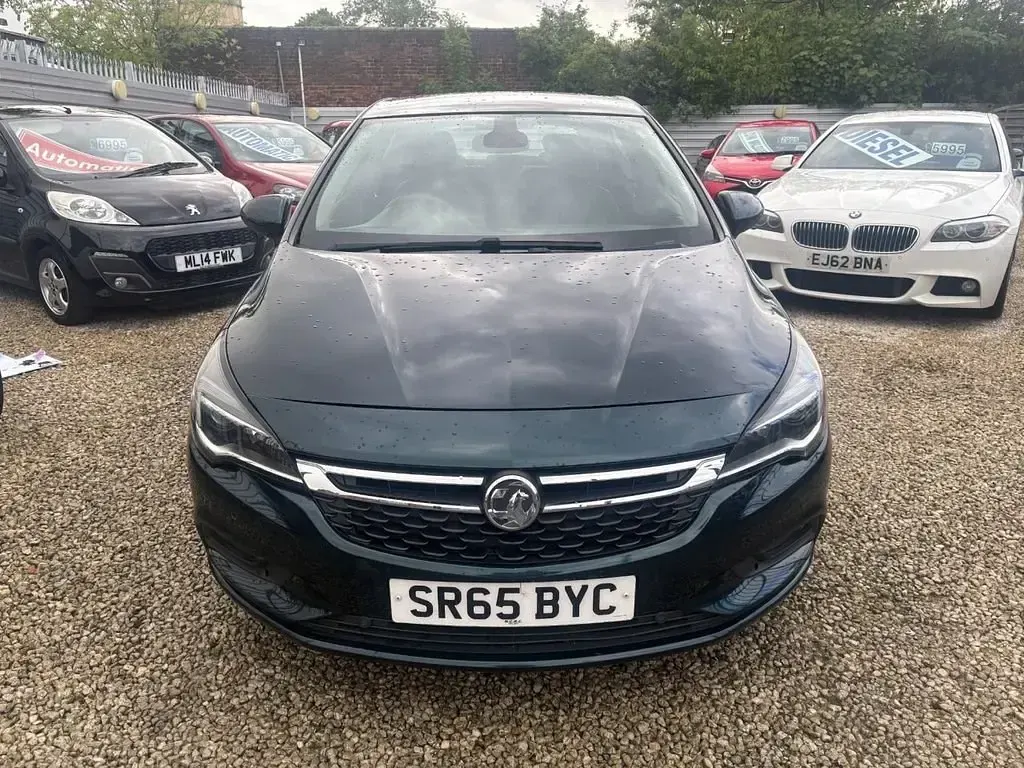 Second-hand Vauxhall Astra Elite 136 CP (100 kW) 2016 Verde Hatchback