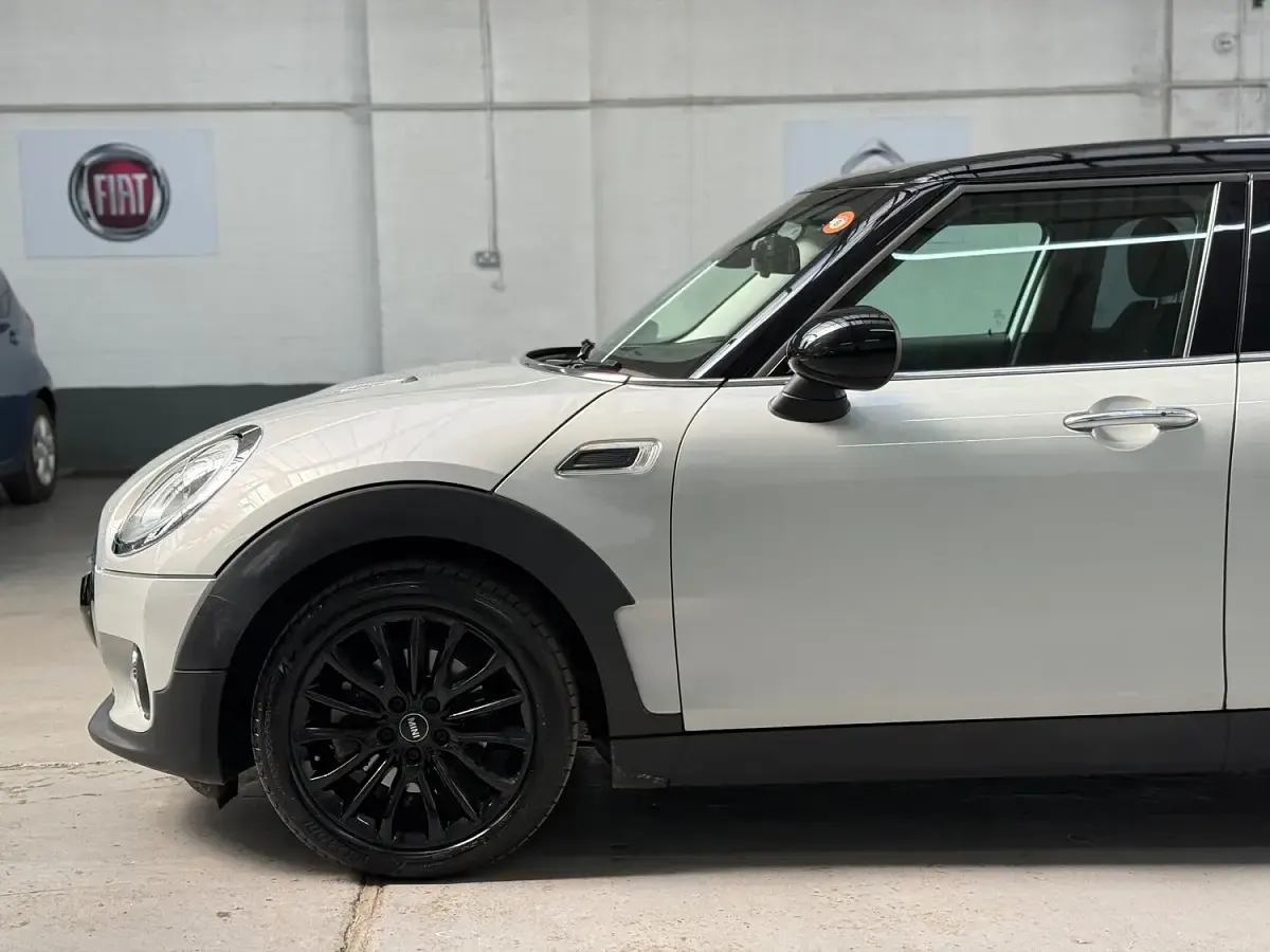 Usado Mini Clubman 136 CV (100 kW) 2018 Plateado Familiar