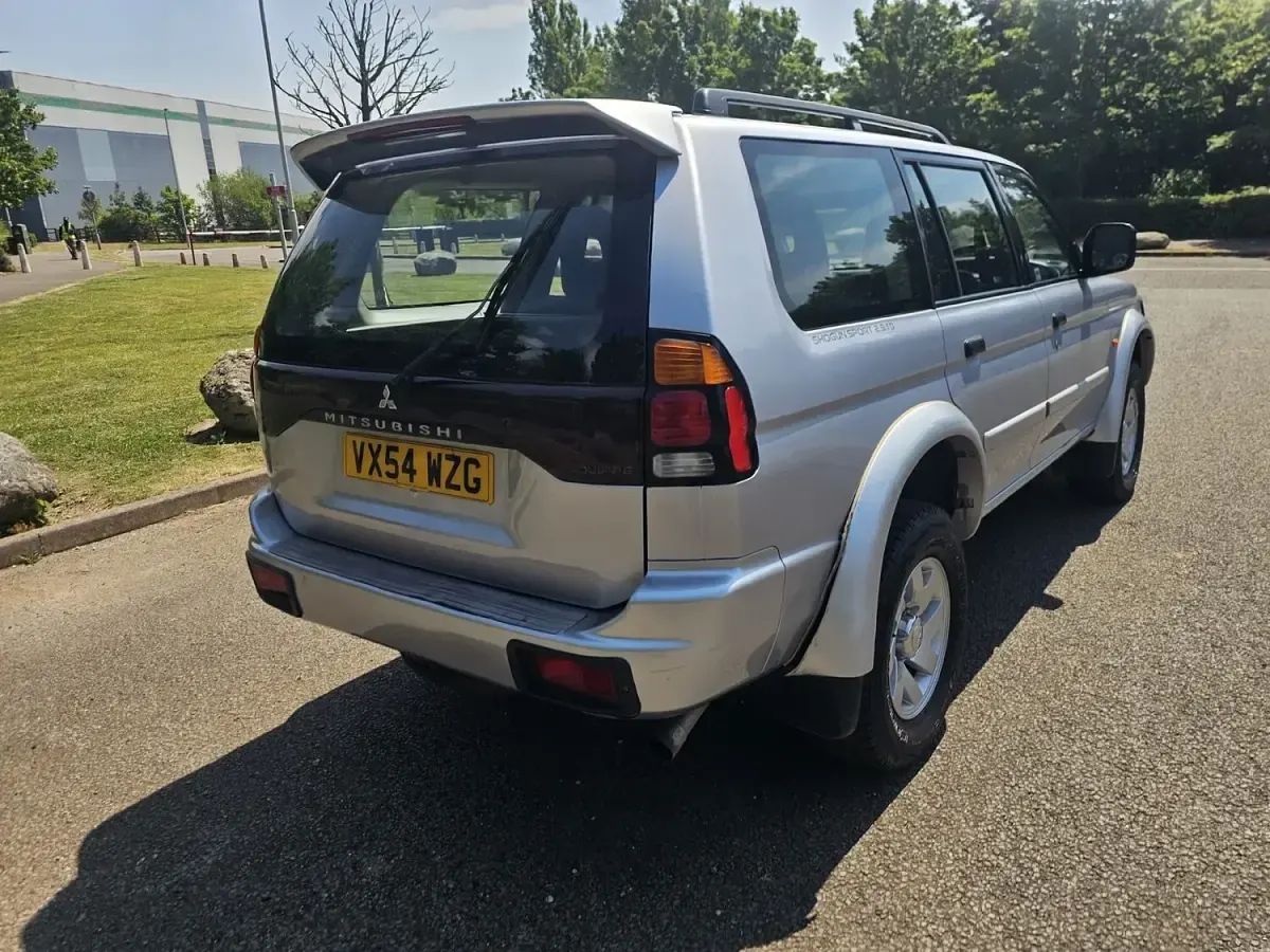 Used Mitsubishi Shogun 114 HP (83 kW) 2004 Silver SUV