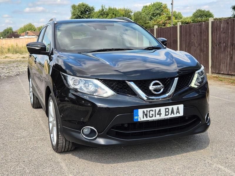 Black Used 2014 Nissan Qashqai Tekna SUV | £7,000 (Good price) - Image 1/4