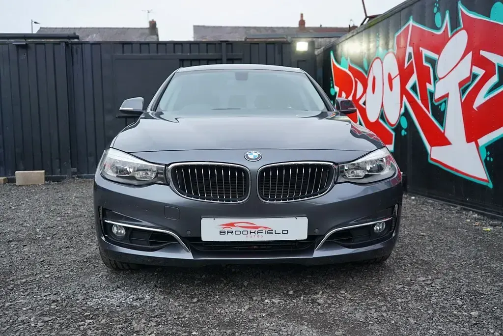 Used BMW 330 Luxury Line 258 HP (189 kW) 2015 Grey Hatchback