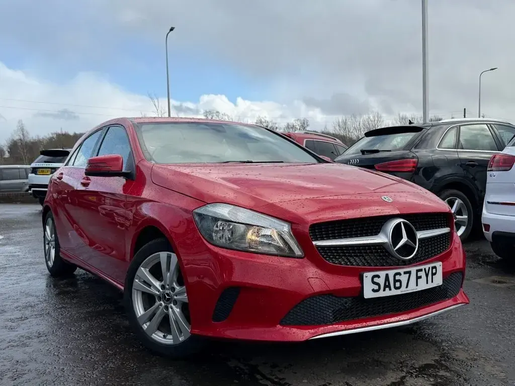 Used Mercedes A180 Executive 109 HP (80 kW) 2017 Red Hatchback