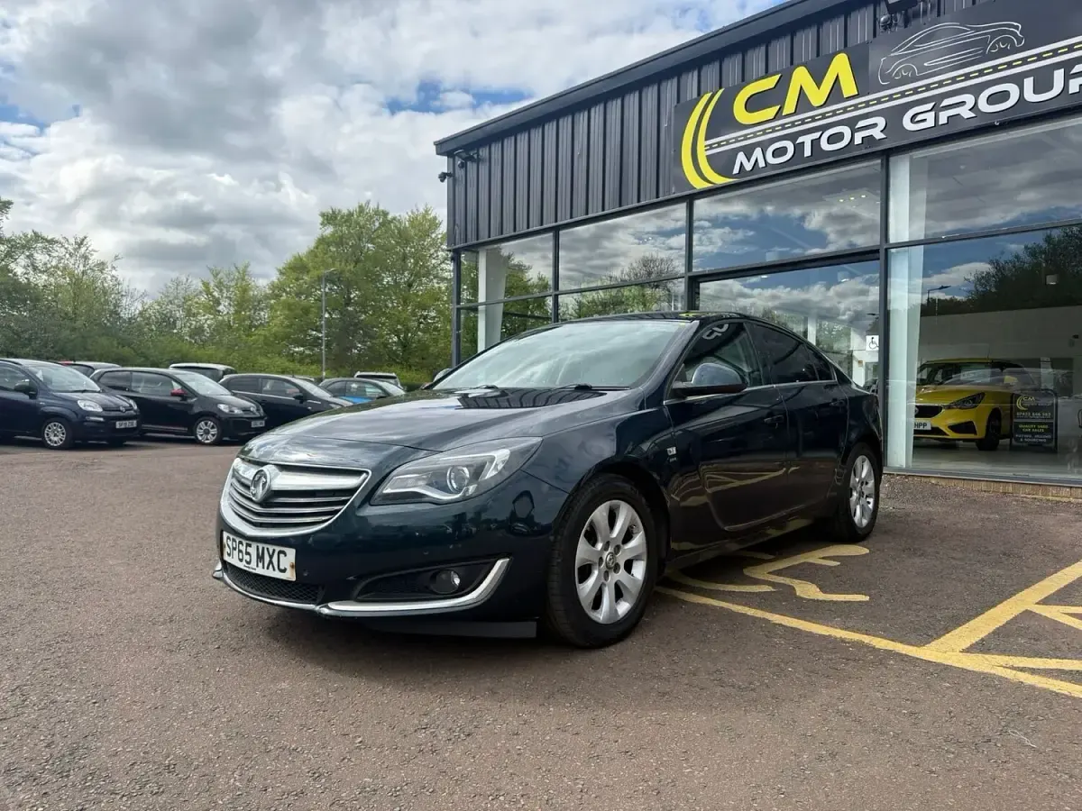 Used Vauxhall Insignia SRi 140 HP (102 kW) 2015 Green Hatchback