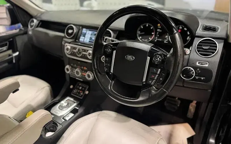 Used Land Rover Discovery 4 256 HP (188 kW) 2014 SUV