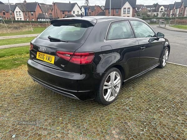 Usado Audi A3 S-Line 150 HP (110 kW) 2016 Preto Citadino