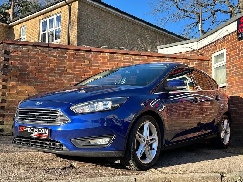 Used Ford Focus Zetec 120 HP (88 kW) 2016 Blue Hatchback