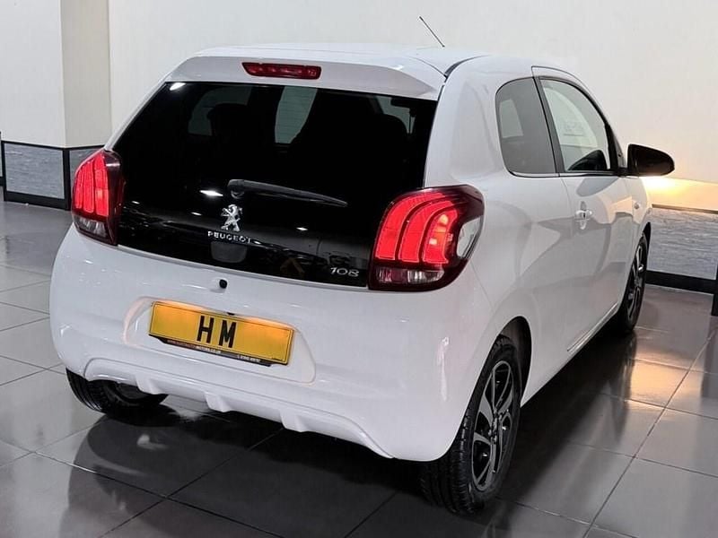 Used Peugeot 108 Allure 82 HP (60 kW) 2016 White Hatchback