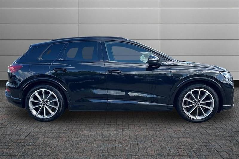 Used Audi Q4 e-tron Comfort 125 kW (170 HP) 2021 Mythos black SUV