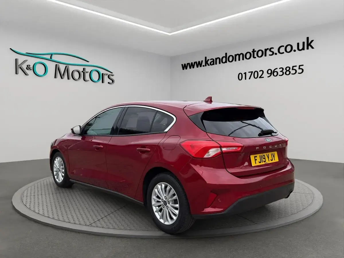 Used Ford Focus Titanium 125 HP (91 kW) 2019 Red Hatchback