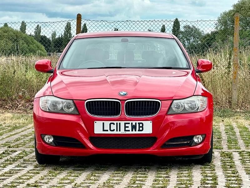 Used BMW 320 Efficient Dynamics 161 HP (118 kW) 2011 Red Sedan