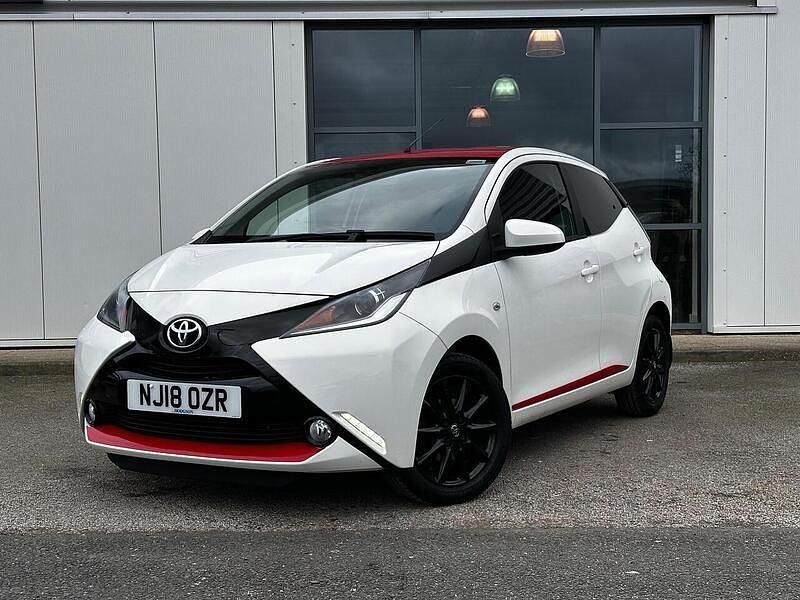Used Toyota Aygo x-press 2018 White Hatchback