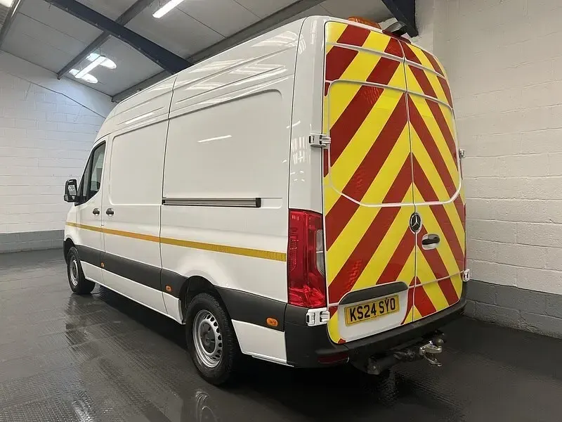 Used Mercedes Sprinter Progressive 150 HP (110 kW) 2024 White Van