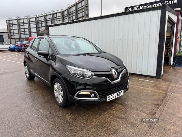 Black Used 2017 Renault Captur Expression+ SUV | £5,195 (Super price) - Image 1/4
