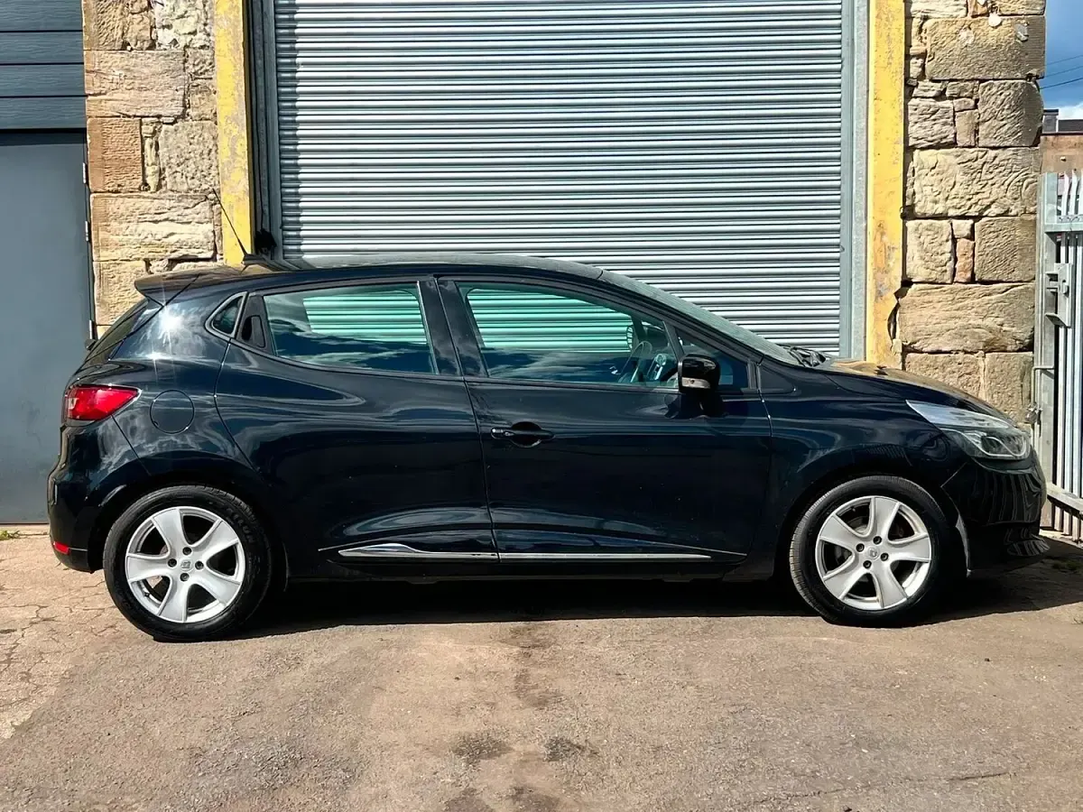 Used Renault Clio Dynamique 75 HP (55 kW) 2014 Black Hatchback