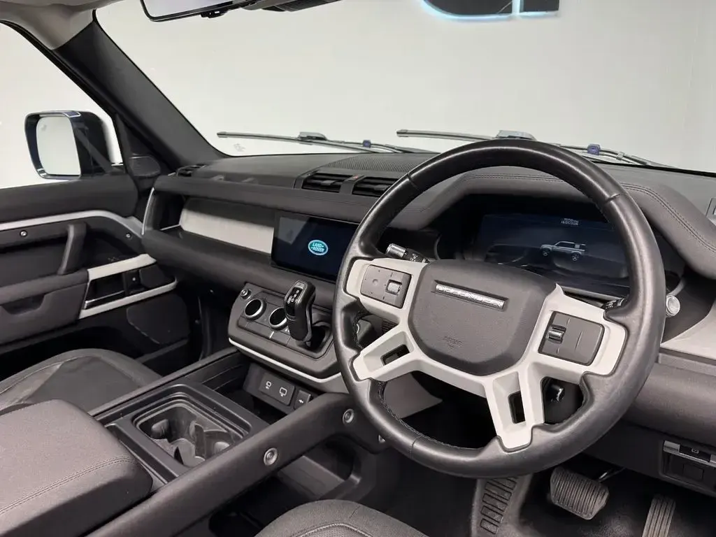 Used Land Rover Defender First Edition 240 HP (176 kW) 2020 Silver SUV