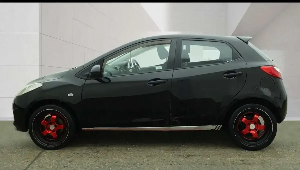 Used Mazda 2 75 HP (55 kW) 2011 Black Hatchback