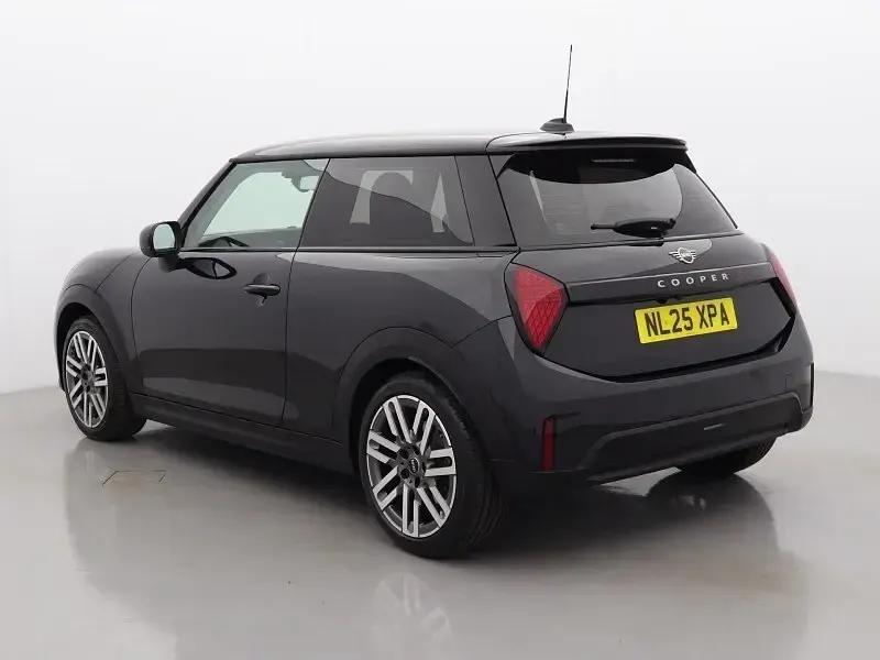 Used Mini Cooper S Classic 201 HP (147 kW) 2025 Black Hatchback
