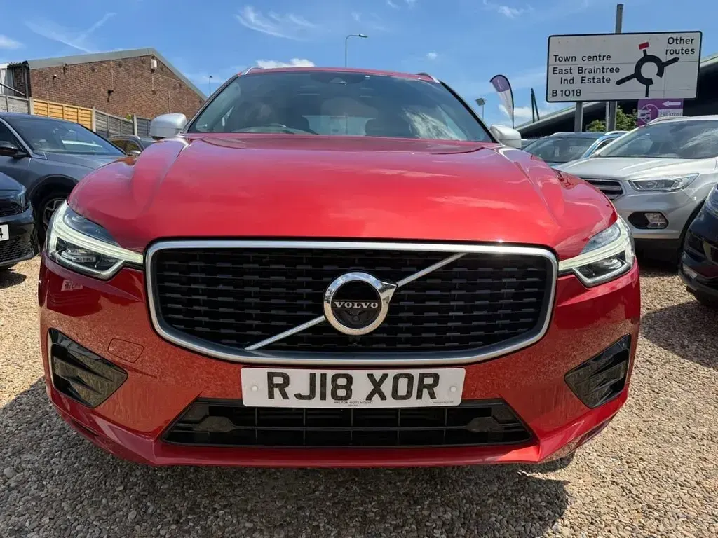 Used Volvo XC60 R-Design 250 HP (183 kW) 2018 Red SUV