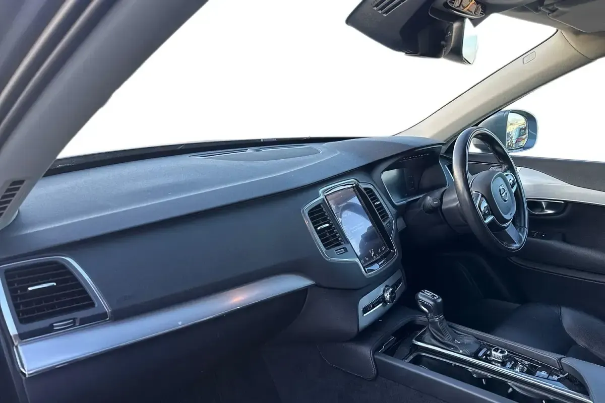 Used Volvo XC90 Momentum 235 HP (172 kW) 2016 Grey SUV