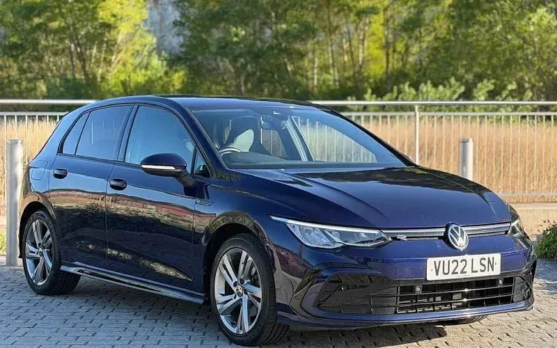 Second-hand VW Golf VIII R-line 150 CP (110 kW) 2022 Hatchback