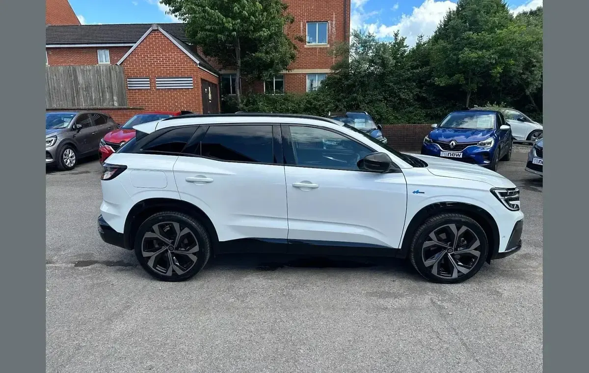 Used Renault Austral Techno Esprit Alpine 200 HP (147 kW) 2024 White  SUV