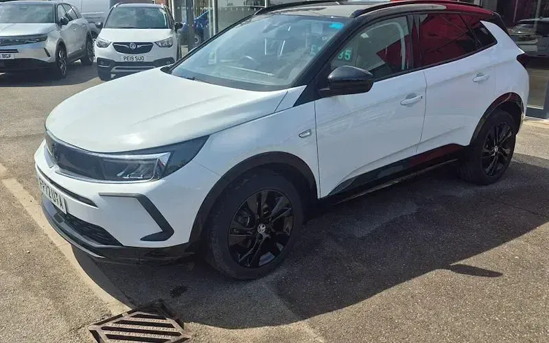 Used Vauxhall Grandland X GS Line 131 HP (96 kW) 2022 White SUV