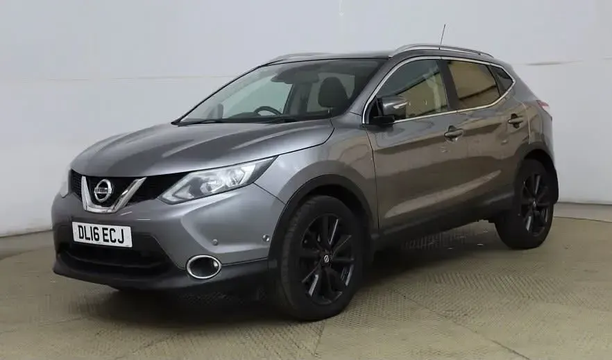 Used Nissan Qashqai S 110 HP (80 kW) 2016 Grey SUV