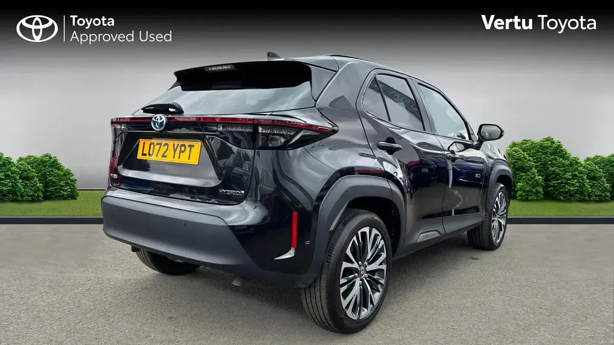 Used Toyota Yaris Hybrid 116 HP (85 kW) 2022 Eclipse black Estate
