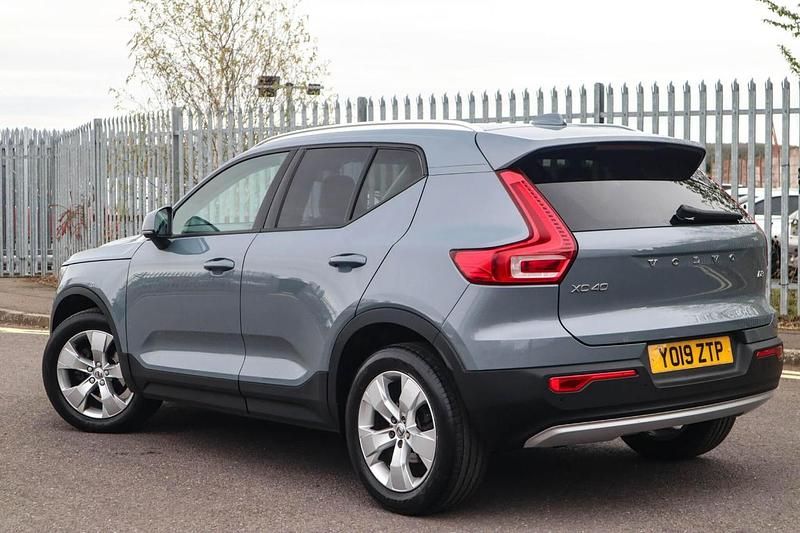 Used Volvo XC40 Momentum 150 HP (110 kW) 2019 Grey SUV