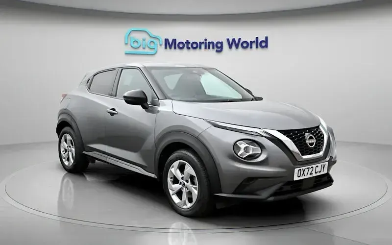 Usado Nissan Juke N-Connecta 114 HP (83 kW) 2023 Cinzento SUV