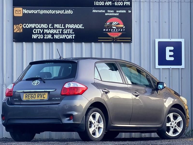 Usado Toyota Auris 2010 Cinzento Citadino