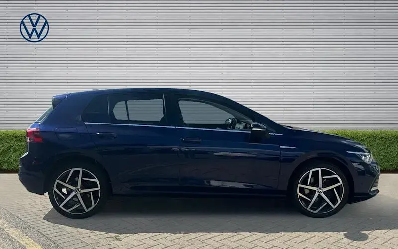 Used VW Golf VIII Style 131 HP (96 kW) 2023 Blue Hatchback