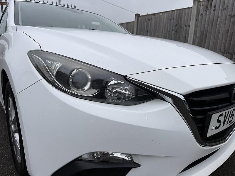 Used Mazda 3 2015 White Hatchback
