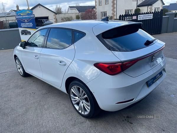 Used Seat Leon SE Dynamic 130 HP (95 kW) 2021 White Hatchback