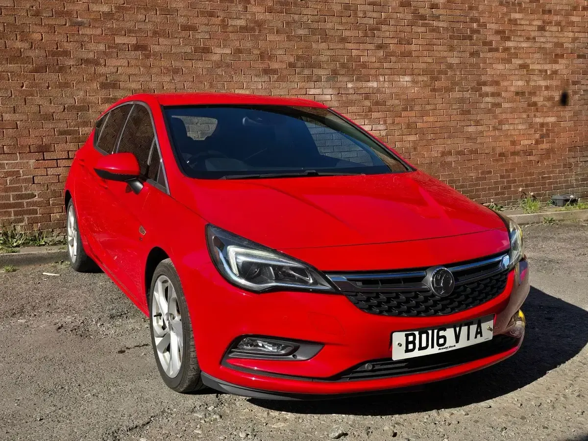 Used Vauxhall Astra SRi 136 HP (100 kW) 2016 Red Hatchback