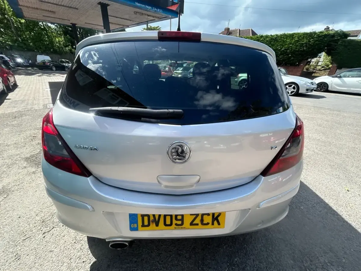 Używany Vauxhall Corsa 2009 Srebrny Hatchback